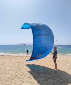 kitesurfing lesson in a group of 2. Naxoskitelife pro instructor makes sure you have maximum safety while you launch or land your kite using an assistant